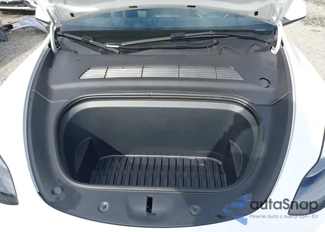 2023 Tesla Model Y Awd/Long Range Dual Motor All-Wheel Drive z USA, uszkodzony, nr VIN 7SAYGDEE7PF682772